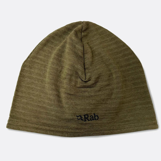 Green beanie with 'Rab' logo on a white background